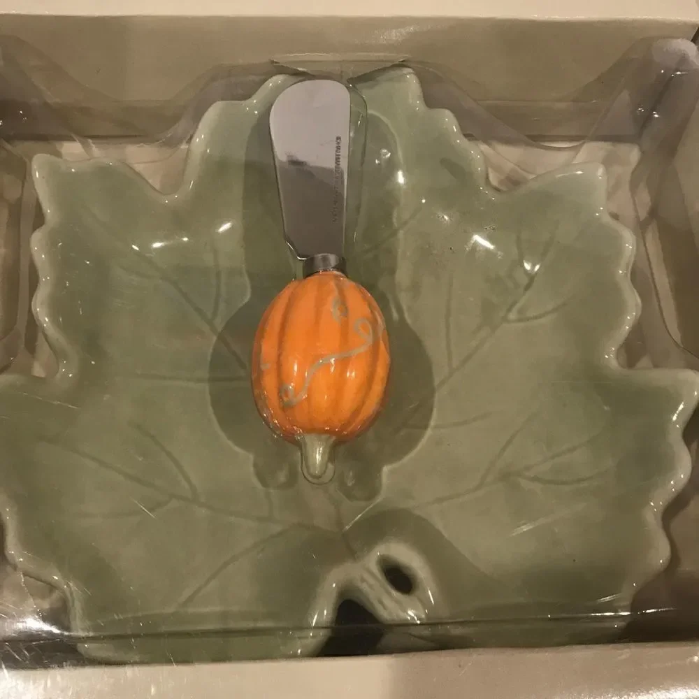 Hallmark Autumn Leaf plate w/ pumpkin knife NWT